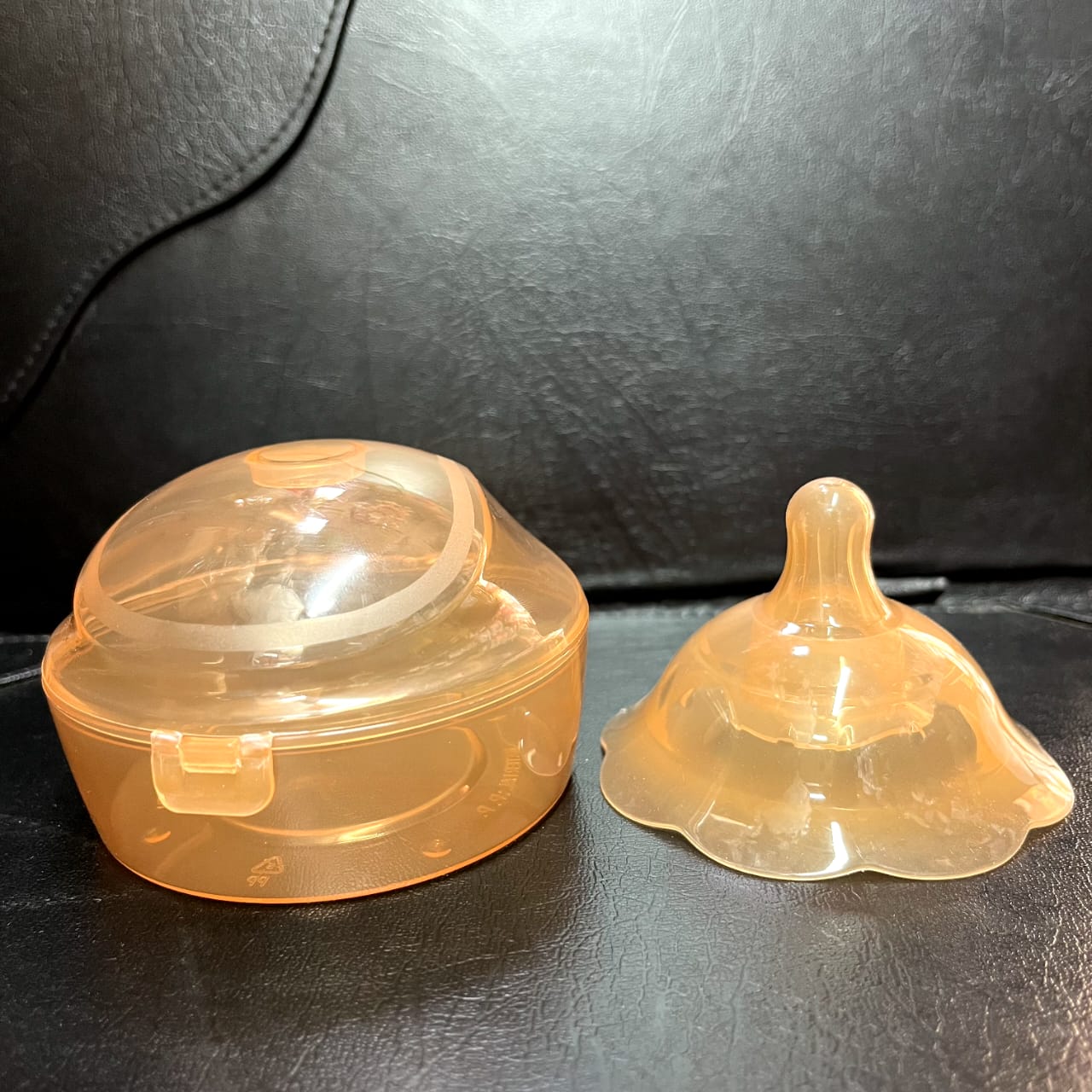 2pcs - Highquality Breast head cover protection anti-bite breast shield [With box]breast-feeding breast cover